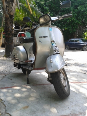 ขาย2คัน .. vespa px150 เเละ sprintเหลี่ยม รถคนเเก่ เดิมๆ บางๆ ทะเบียนเเท้พร้อมโอนทั้ง2คัน (รูปเยอะ)