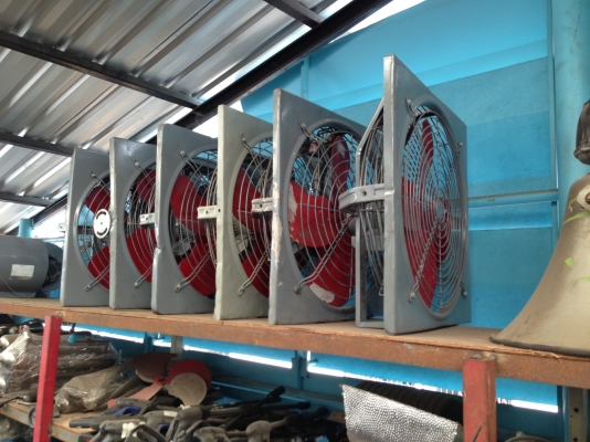 ขายพัดลมอุตสหกรรม ขนาด 24" ใบแดง สภาพสวยพร้อมใช้งาน มีหลายตัวครับ