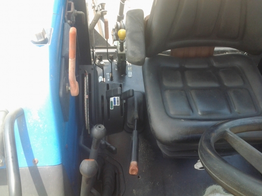 ขายรถไถ Ford New Holland 95  ขับเคลื่อน 4 ล้อ