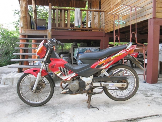 ขายฮอนด้า โซนิค 125 ตัวเก่า เรือนไมล์สีน้ำเงิน ราคา 10,500 บาท