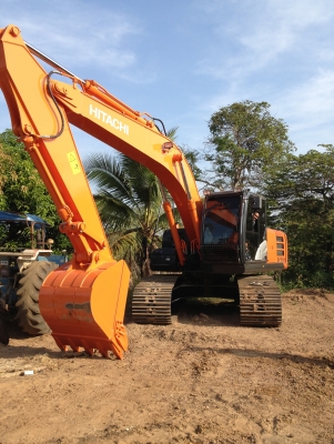 บริการให้เช่า รถแบคโฮ 200