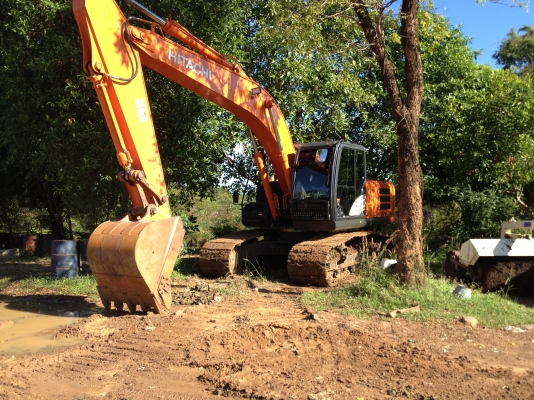 บริการให้เช่า รถแบคโฮ 200 บริการให้เช่า รถแบคโฮ 200