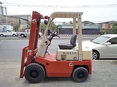 ขายรถยกนิสสัน 1.5 ตัน  เครื่องเบนซิน เกี่ยร์ออโต้  เสาสูง 3 เมตร  พวงมาลัยเพาเว่อร์  สีเดิมจากนอก นำเข้าจากญี่ปุ่น ใช้งานได้ทันที