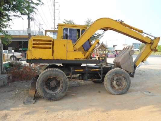 ขายรถแมคโครPW60-1 สภาพพร้อมใช้ 2เพลา สนใจติดต่อ บอย 085-156-2314