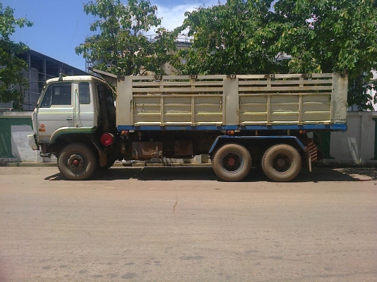 Nissan ud 430 ดั้ม 900,000 ลูกไม่ดั้ม 270,000 โทร 088-512-8294