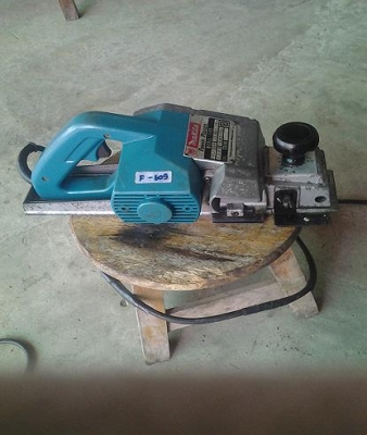 ขายกบไฟฟ้า MAKITA model : 1100 มือสอง สภาพดีมาก ขายกบไฟฟ้า MAKITA model : 1100 มือสอง สภาพดีมาก