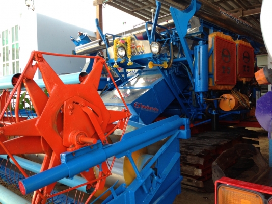 รถเกี่ยวข้าวลดราคาด่วน850000บาท รถเกี่ยวข้าวลดราคาด่วน850000บาท