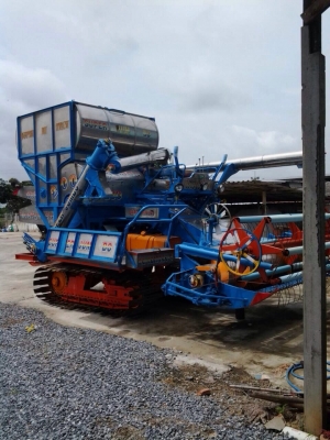 รถเกี่ยวข้าวลดราคาด่วน850000บาท รถเกี่ยวข้าวลดราคาด่วน850000บาท