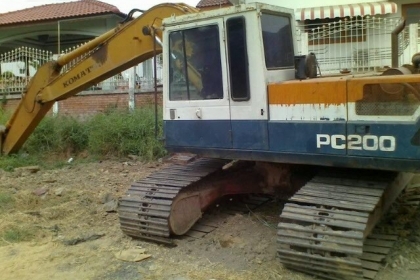 KOMATSU PC200 -3 คอนโทรนยาว เครื่องปั้มเดิม