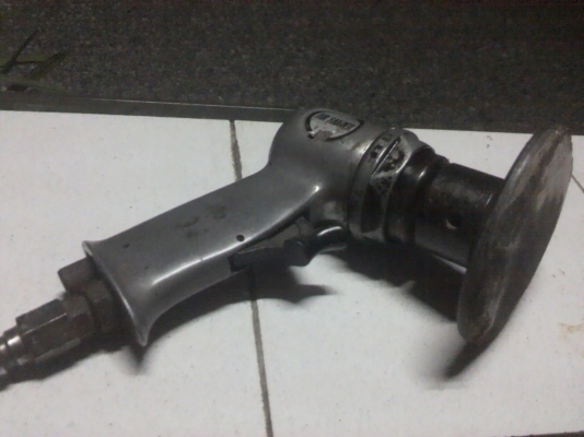 เครื่องขัดกระดาษทรายด้วยลม ตัวเครื่องถือง่ายกระชับน้ำหนักเบาปรับรอบได้ เครื่องขัดกระดาษทรายด้วยลม ตัวเครื่องถือง่ายกระชับน้ำหนักเบาปรับรอบได้