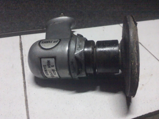 เครื่องขัดกระดาษทรายด้วยลม ตัวเครื่องถือง่ายกระชับน้ำหนักเบาปรับรอบได้ เครื่องขัดกระดาษทรายด้วยลม ตัวเครื่องถือง่ายกระชับน้ำหนักเบาปรับรอบได้