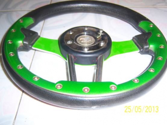 ขายพวงมาลัยแต่งสวยๆ ครับ