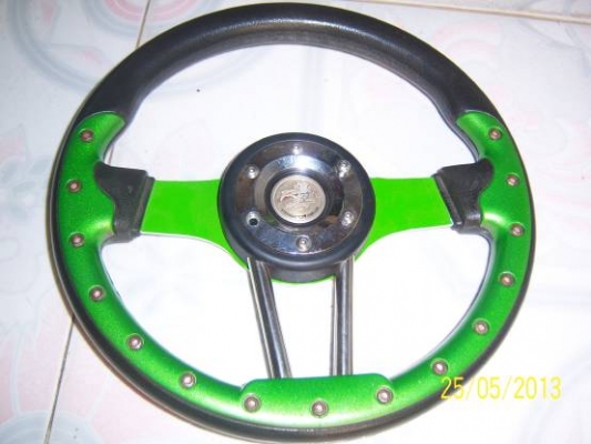 ขายพวงมาลัยแต่งสวยๆ ครับ