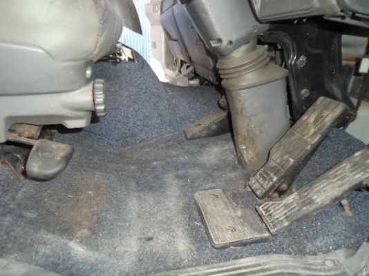 ขายรถ6ล้อฮีโน่หัวคัซซีอุปกรครบทุกชิ้น ราคาถูกๆสภาพเอาไปต่อเติมเสริมแต่งอีกคับ(มีกำไร)