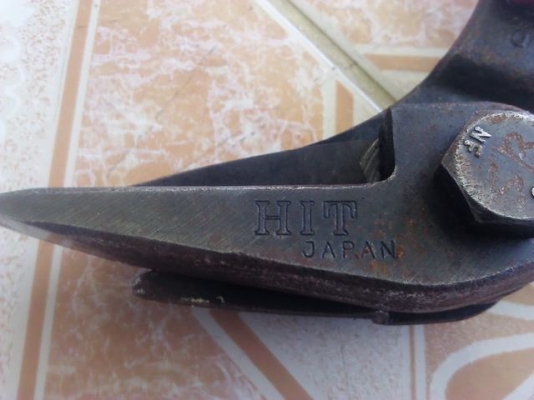 กรรไกรตัดตรง ยี้ห้อ HIT ของ ญี่ปุ่น มีจุดหมุนช่วยผ่อนแรงทำให้ตัดได้ง่ายขึ้นปากตัดเหล็กแข็งขนาดใหญ่มีตัวช่วย กรรไกรตัดตรง ยี้ห้อ HIT ของ ญี่ปุ่น มีจุดหมุนช่วยผ่อนแรงทำให้ตัดได้ง่ายขึ้นปากตัดเหล็กแข็งขนาดใหญ่มีตัวช่วย