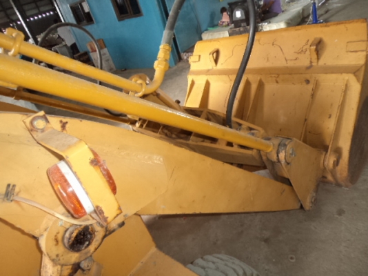 ขายรถตักล้อยางKOMATSU รุ่นSG10 สภาพสวยพร้อมใช้งานคับ