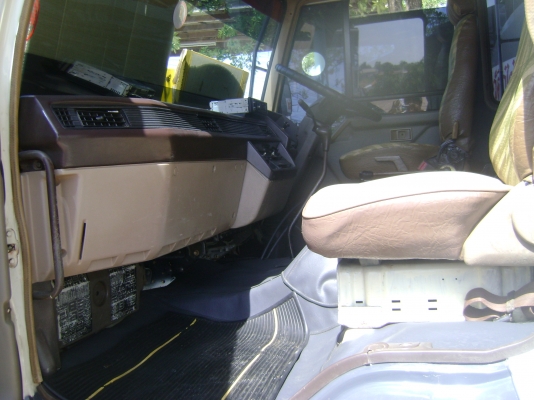 ขายรถ 6 ล้อ ดั้ม FUSO  เครื่อง 6D14 เทอร์โบ ยาง8 กะบะยาว 5 เมตร ด่วน!