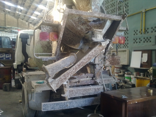 รถฮีโน่ 6 ล้อ โม่ปูน  187 แรงม้า   สนใจติดต่อ 081 - 6079515