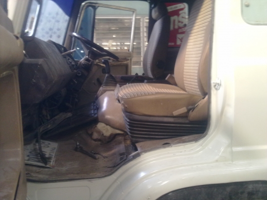 รถฮีโน่ 6 ล้อ โม่ปูน  187 แรงม้า   สนใจติดต่อ 081 - 6079515