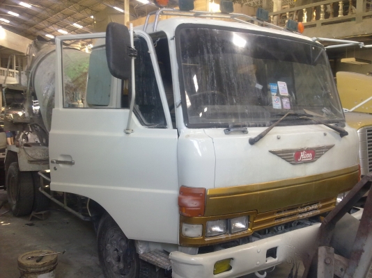 รถฮีโน่ 6 ล้อ โม่ปูน  187 แรงม้า   สนใจติดต่อ 081 - 6079515