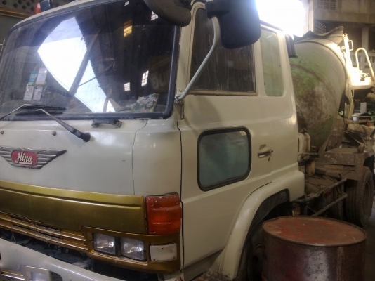 รถฮีโน่ 6 ล้อ โม่ปูน  187 แรงม้า   สนใจติดต่อ 081 - 6079515