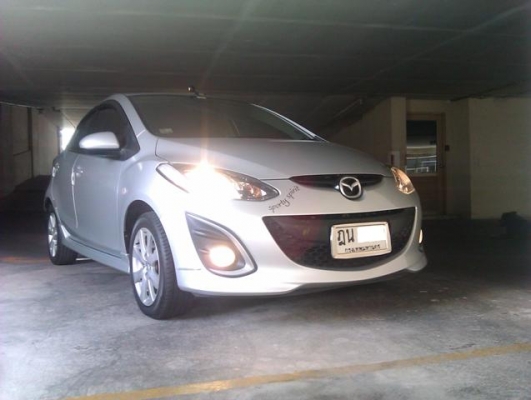 Low price for quick sale! FARANG OWNED. High-spec Mazda 2-AUTO.