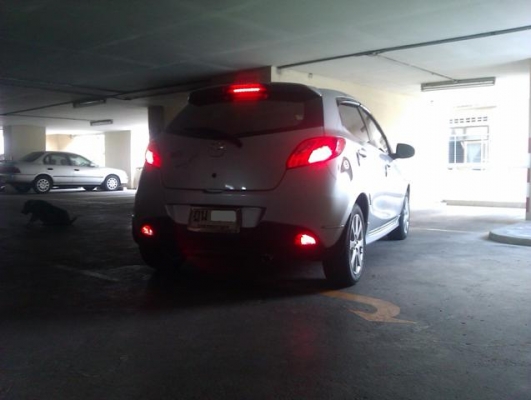 Low price for quick sale! FARANG OWNED. High-spec Mazda 2-AUTO.