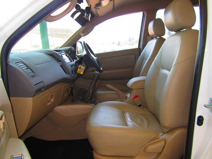 TOYOTA HILUX VIGO D4D Double Cab Prerunner VN Turbo 2.5 MT 10 TOYOTA HILUX VIGO D4D Double Cab Prerunner VN Turbo 2.5 MT 10