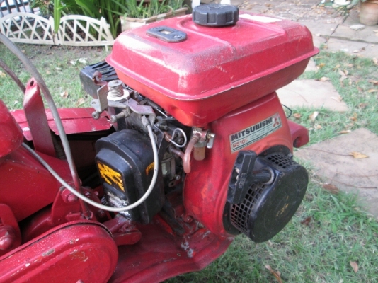 รหัส:13001133รถพรวนดินเดินตามเครื่องเบนชิลG510L(5.0ps)เป็นรุ่นกระทัดรัดชุดพรวนดินกว้าง40cm.www.nihonmono.com