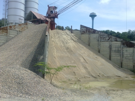 ขายแพล้นปูน  ครึ่งคิว  สนใจติดต่อ 081 - 6079515