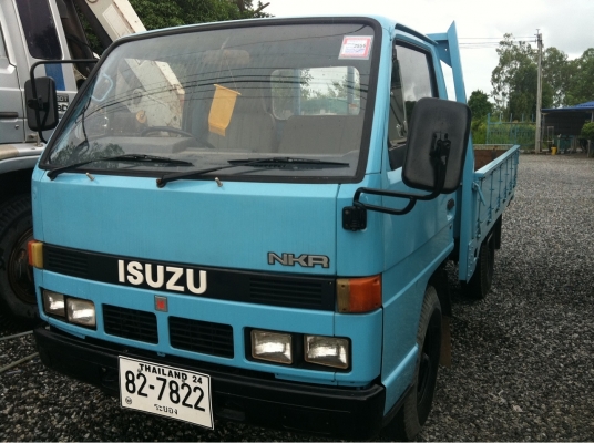 ISUZU NKR 88 แรง 4 ล้อ