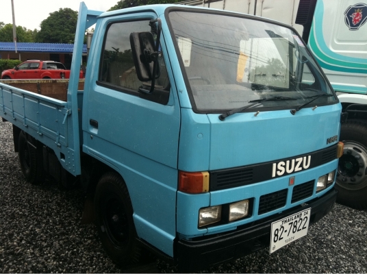 ISUZU NKR 88 แรง 4 ล้อ
