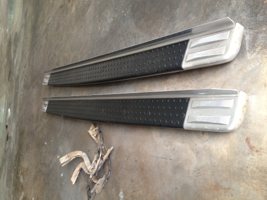 ขายบันไดเสริม DMAX  แพลทตินั่ม 1 คู่+พร้อมขา