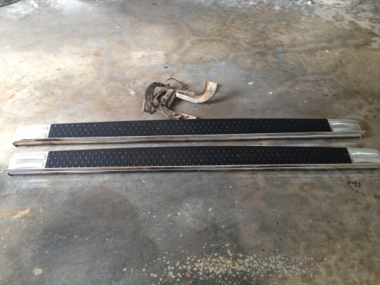 ขายบันไดเสริม DMAX  แพลทตินั่ม 1 คู่+พร้อมขา