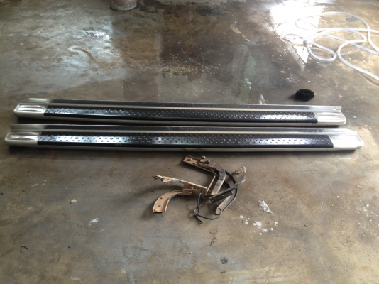 ขายบันไดเสริม DMAX  แพลทตินั่ม 1 คู่+พร้อมขา