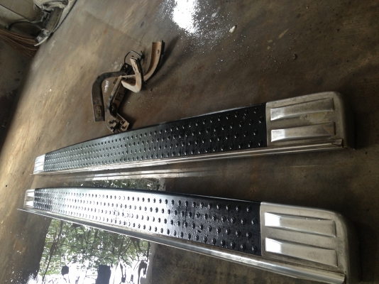 ขายบันไดเสริม DMAX  แพลทตินั่ม 1 คู่+พร้อมขา