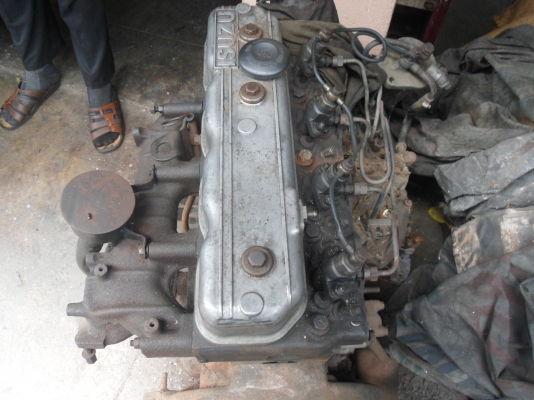 ขายเครื่องรถยนต์สี่เครื่อง