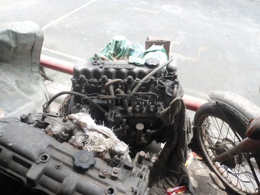 ขายเครื่องรถยนต์สี่เครื่อง