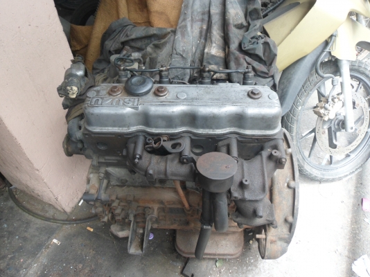 ขายเครื่องรถยนต์สี่เครื่อง