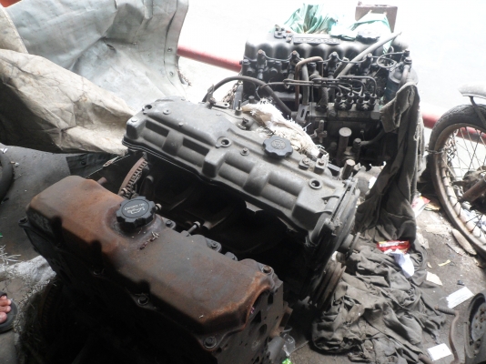 ขายเครื่องรถยนต์สี่เครื่อง