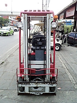 ขายรถยกโตโยต้า 500 กิโล  (รุ่นใหม่) เครื่องเบนซิน  กระบอกคู่ เสาสูง 2.5 เมตร   พวงมาลัยเพาเว่อร์  สีเดิมจากนอก นำเข้าจากญี่ปุ่น ใช้งานได้ทันที