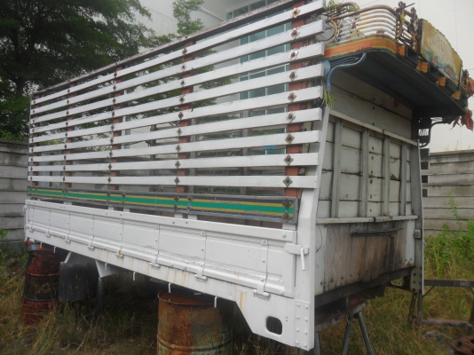 ขายกะบะ 6 ล้อ คอกไม้สูง ยาว 4.30 เมตร คัลซีกว้าง 70 ซม. กะบะกว้าง 1.90 เมตร สูง 1.80เมตร กะบะปูพื้นเหล็กหนาอย่างดี ราคา 30000 บาท ต่อรองได้ 0849706512