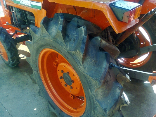 ขายรถไถคูโบต้า L2602 พร้อมอุปกรณ์ต่อพ่วง 2 ชิ้น พร้อมใช้ 084-6175640