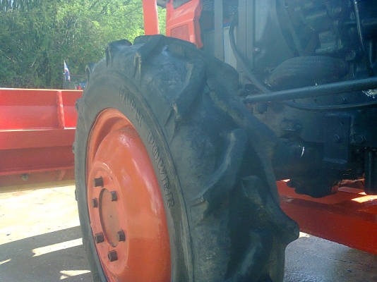 ขายรถไถคูโบต้า L2602 พร้อมอุปกรณ์ต่อพ่วง 2 ชิ้น พร้อมใช้ 084-6175640