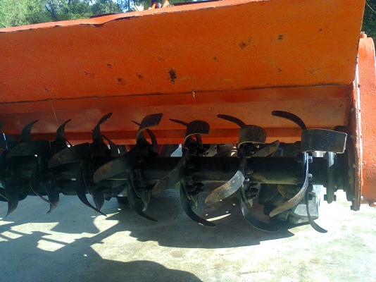 ขายรถไถคูโบต้า L2602 พร้อมอุปกรณ์ต่อพ่วง 2 ชิ้น พร้อมใช้ 084-6175640