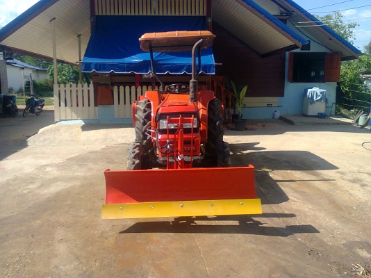ขายรถไถคูโบต้า L2602 พร้อมอุปกรณ์ต่อพ่วง 2 ชิ้น พร้อมใช้ 084-6175640
