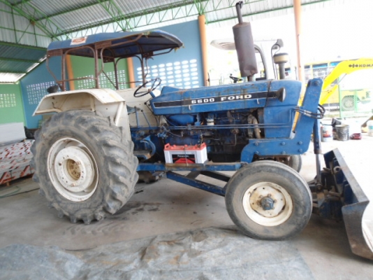 ขายรถไถ FORD 6600 T5 พร้อมอุปกรณ์ 2 ชิ้น  ด่วนๆๆๆ