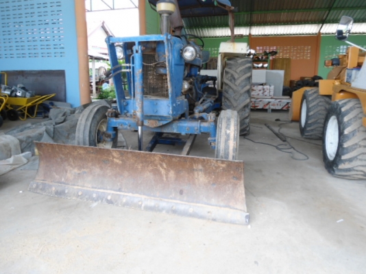 ขายรถไถ FORD 6600 T5 พร้อมอุปกรณ์ 2 ชิ้น  ด่วนๆๆๆ