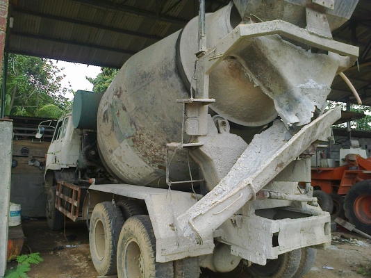 10ล้อโม่ปูน6คิว นิสสันUD CW51L คัสซีใหญ่ คัสซีสวย....