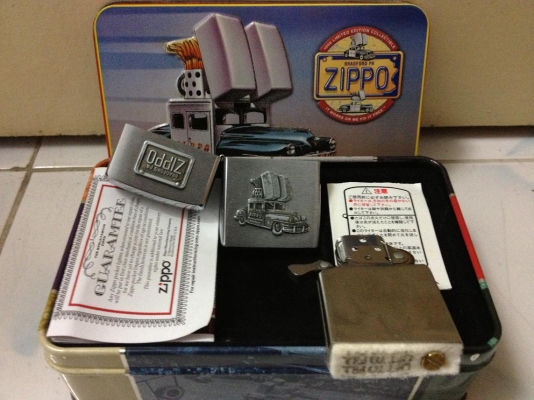 - ZIPPO(ด่วน)สวยมาก 1400  รุ่นพิเศษ Limited Edition ประจำปี1998 จึงนำเอารถยนต์โฆษณาคันนี้มาทำเป็นโลโก้ พร้อมกล่องเหล็กคู่มือ สถาพ 99 เปอร์เซน